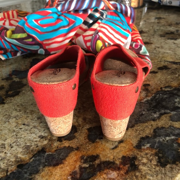 Lucky Brand Orange Wedges - Picture 3 of 6